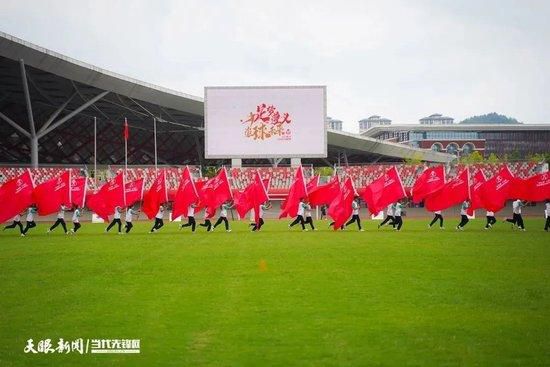 这儿，伊斯特伍德将深藏在他其他作品中的极为保守的观点推到了前景中，这一点在库布里克的《2001:漫游太空》(2001:ASpaceOdyssey)、《发条橘子》(AClockworkOrange)和《全金属外壳》FullMetalJacket)等影片中已有暗示。